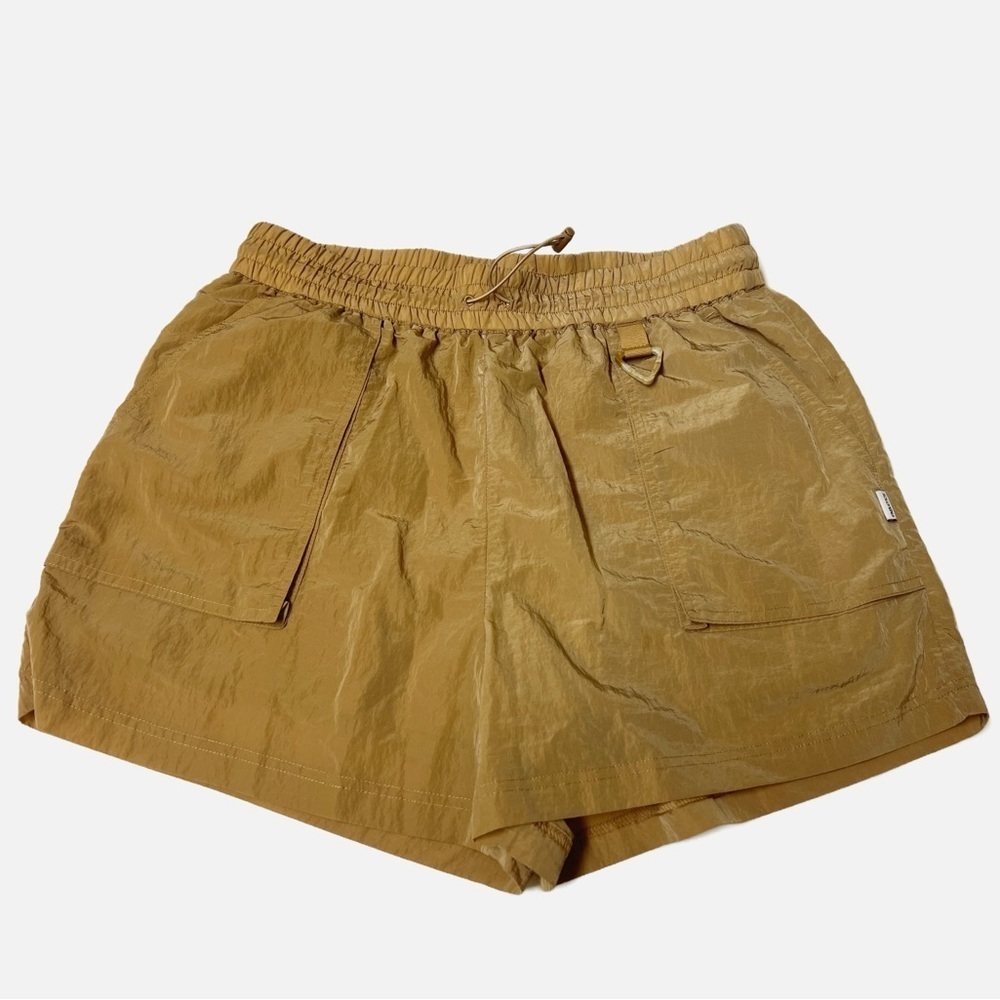 Fabletics Tan Heights Shimmer Cargo Shorts Womens size Large - Picture 4 of 6